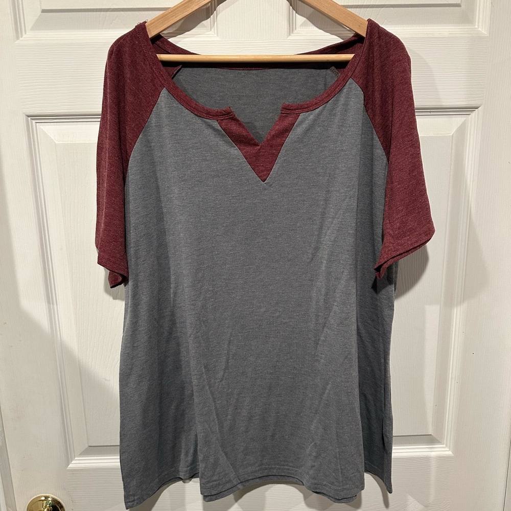 BloomChic Gray and Burgundy Short Sleeve Tee